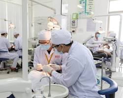 Hình ảnh về Sinh viên Cao đẳng Răng Hàm Mặt trong phòng lab