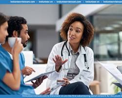 Hình ảnh về Giảng viên đang giảng dạy cho sinh viên điều dưỡng