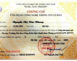 Hình ảnh về Chứng chỉ tin học trên nền hình ảnh bàn làm việc hiện đại