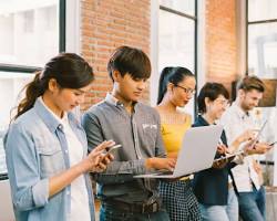 Hình ảnh về Diverse group of adult learners studying together online