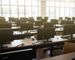 Hình ảnh về Computer Lab with many computers