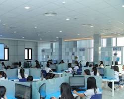 Hình ảnh về Cơ sở vật chất hiện đại với máy tính cấu hình cao tại Giải Pháp Chọn Trường