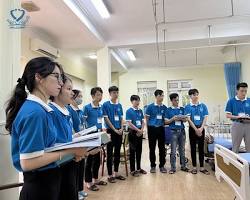 Hình ảnh về Giảng viên và sinh viên điều dưỡng trong lớp học