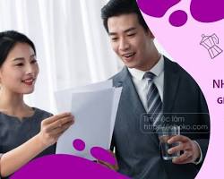 Hình ảnh về Nhân viên Giải Pháp Chọn Trường tư vấn cho học sinh