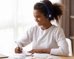 Hình ảnh về diverse students learning online