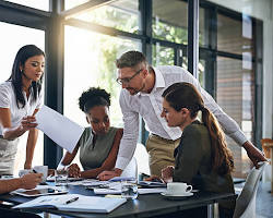 Hình ảnh về Diverse group of professionals working together