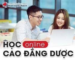Hình ảnh về Giảng viên đang giảng dạy trực tuyến cho sinh viên Dược sĩ